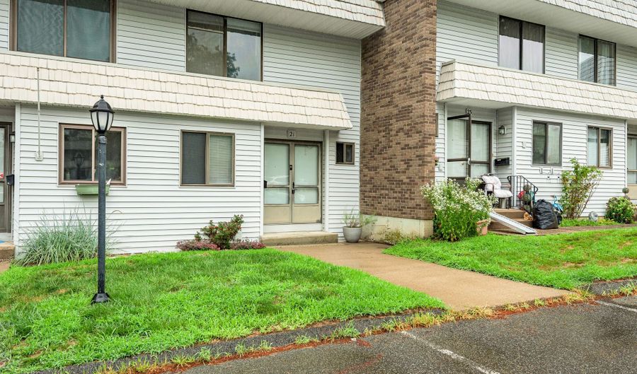 21 Pine Ct 21, Cromwell, CT 06416 - 2 Beds, 2 Bath