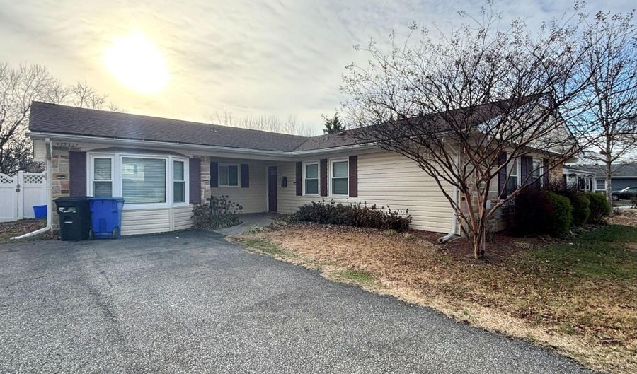 12327 FLAMINGO Ln, Bowie, MD 20715 - 3 Beds, 2 Bath