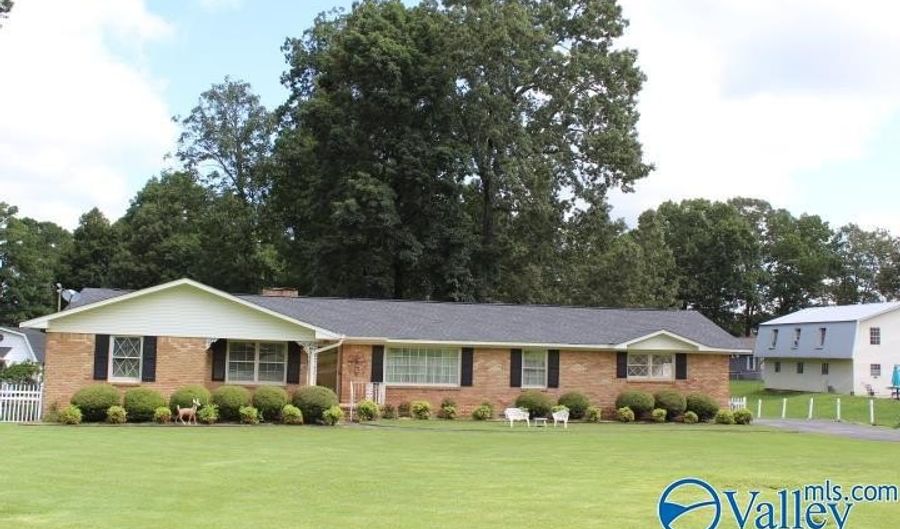 329 7th Ave NE, Arab, AL 35016 - 3 Beds, 2 Bath