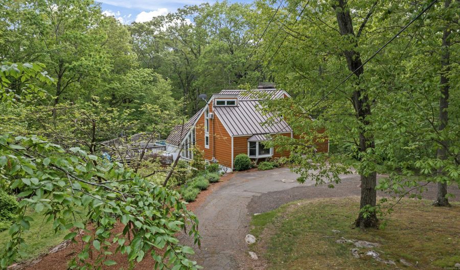 27 Whippoorwill Ln, Bethany, CT 06524 - 4 Beds, 3 Bath