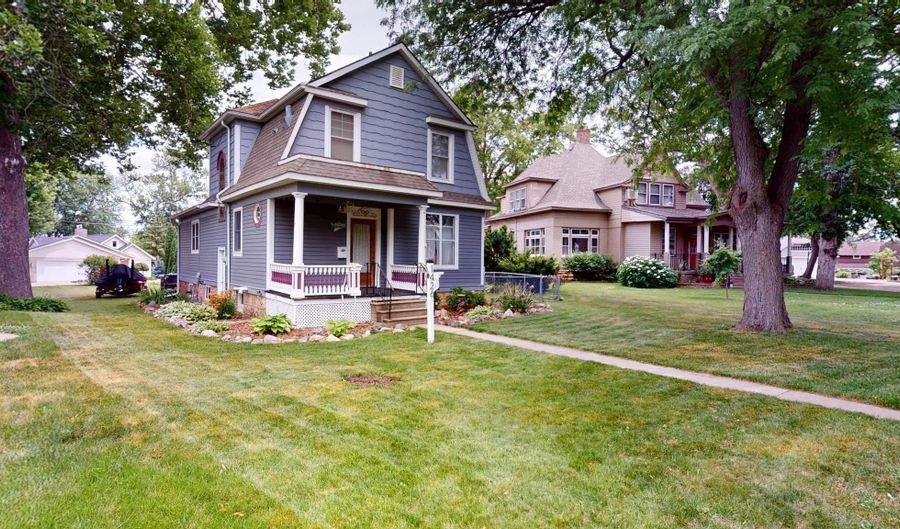 1426 Circle Dr, Albert Lea, MN 56007 - 4 Beds, 3 Bath