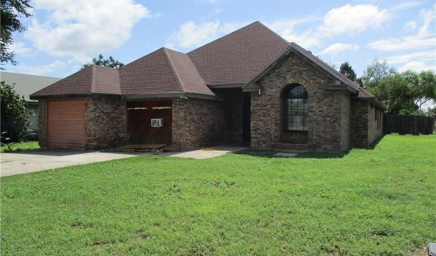 700 Franciska St, Alamo, TX 78516 - 3 Beds, 2 Bath