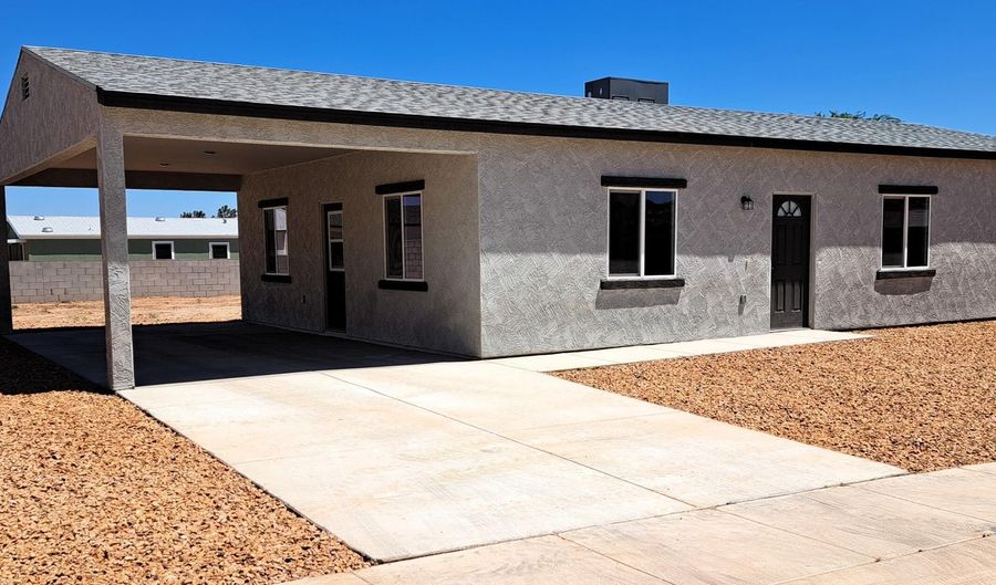 692 W Coachline Ln, Benson, AZ 85602 - 3 Beds, 2 Bath