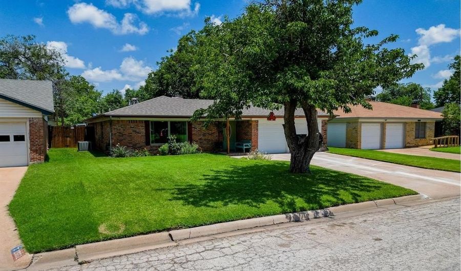 2534 S 38th St, Abilene, TX 79605 - 3 Beds, 2 Bath