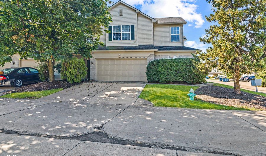 2429 Boyer Ln, Indianapolis, IN 46217 - 3 Beds, 3 Bath