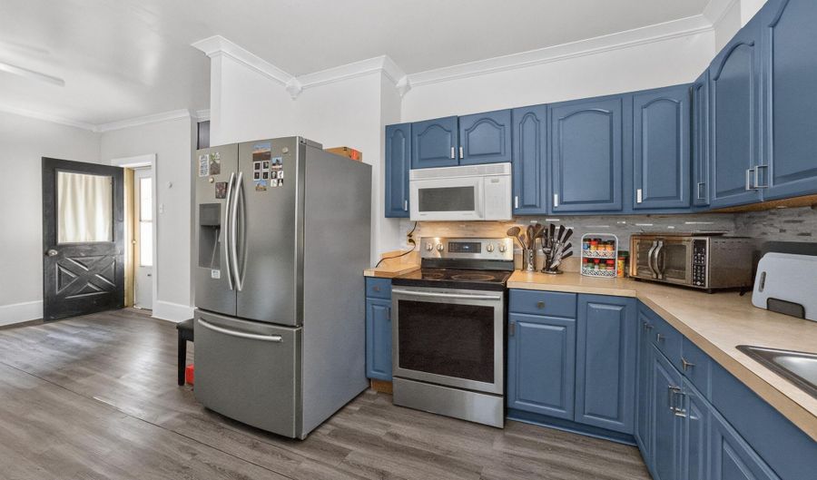 36 Broad St, Amsterdam, NY 12010 - 2 Beds, 2 Bath