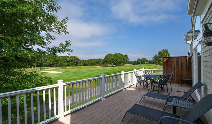 16 Amberwood Ct, Bourne, MA 02532 - 2 Beds, 4 Bath