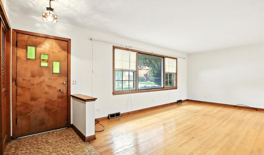 506 E Valley Ln, Arlington Heights, IL 60004 - 3 Beds, 2 Bath