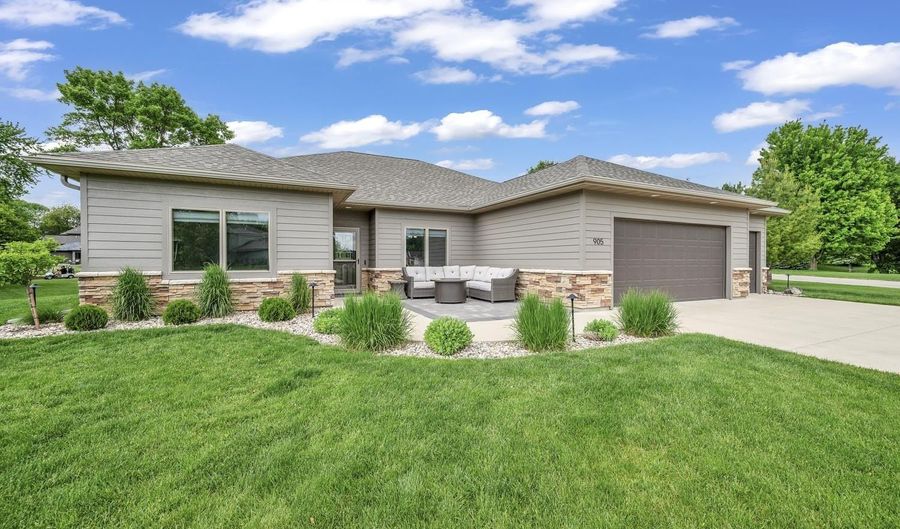 905 Emerald Pines Dr, Arnolds Park, IA 51331 - 3 Beds, 2 Bath