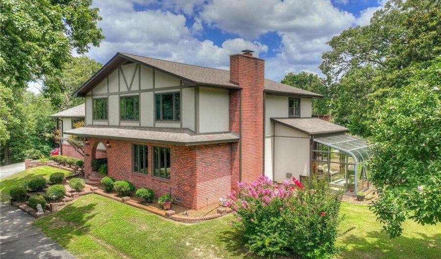 948 Oak Crest N/A, Baxter Springs, KS 66713 - 4 Beds, 3 Bath