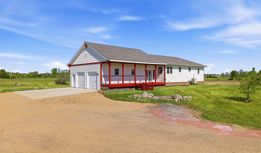 12869 387th Ave, Aberdeen, SD 57401 - 6 Beds, 3 Bath
