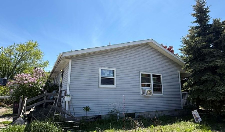 733 River St, Alpena, MI 49707 - 3 Beds, 1 Bath