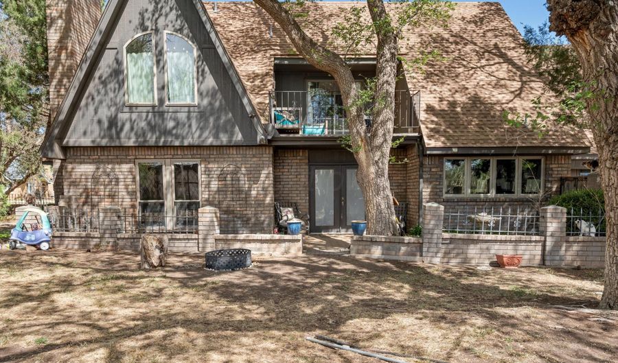 907 BROADMOOR St, Amarillo, TX 79106 - 4 Beds, 2 Bath