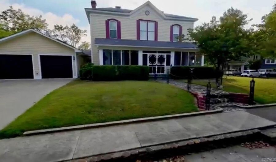 253 N 8th St, Batesville, AR 72501 - 3 Beds, 3 Bath