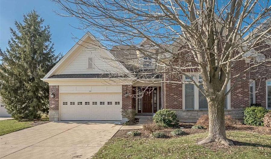 719 Clayton Corners Dr, Ballwin, MO 63011 - 3 Beds, 4 Bath