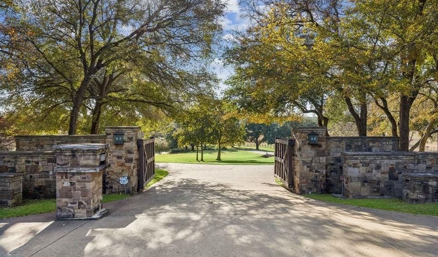 700 Jenkins Rd, Aledo, TX 76008 - 4 Beds, 8 Bath