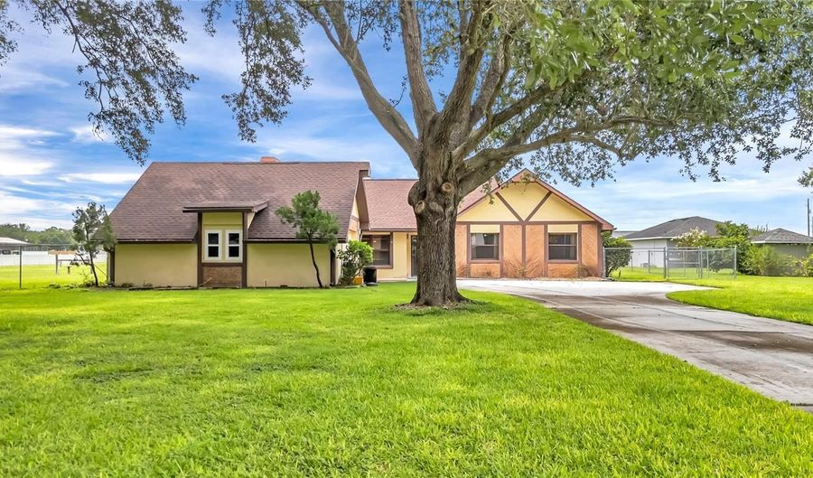 907 KRISTINA Ct, Auburndale, FL 33823 - 5 Beds, 23 Bath