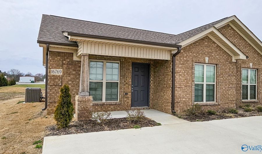 16771 Newby Chapel Rd 11, Athens, AL 35613 - 2 Beds, 2 Bath