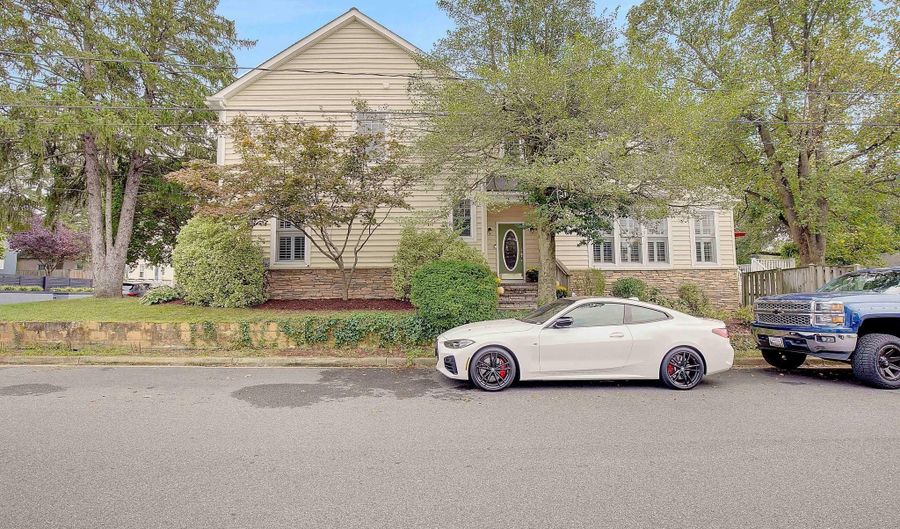 412 JEFFERSON St, Annapolis, MD 21403 - 3 Beds, 3 Bath