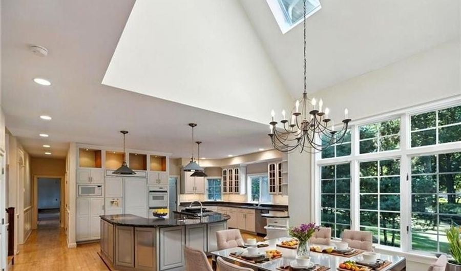 16 Hillside Rd, Cumberland, RI 02864 - 5 Beds, 4 Bath