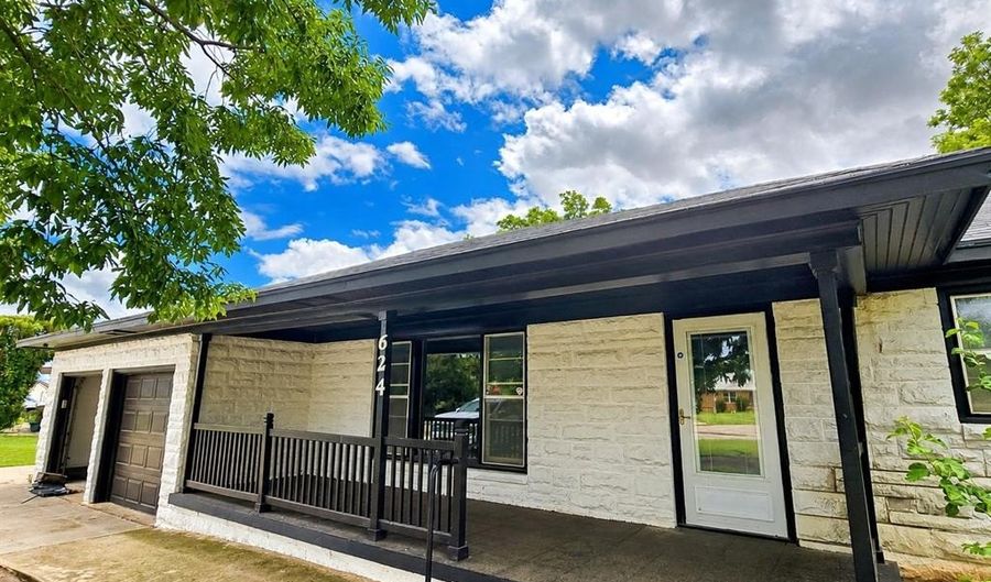 624 Navajoe Rd, Altus, OK 73521 - 3 Beds, 2 Bath