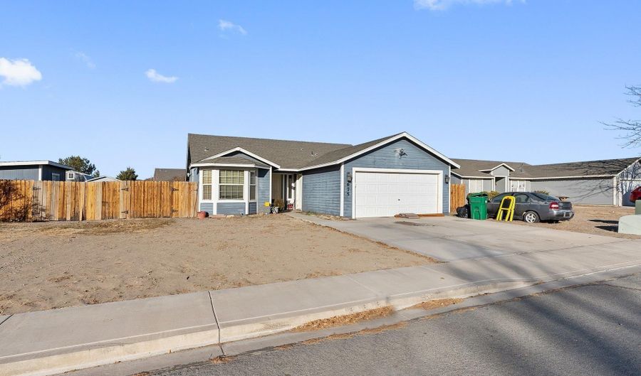 675 Jennys Ln, Fernley, NV 89408 - 3 Beds, 2 Bath