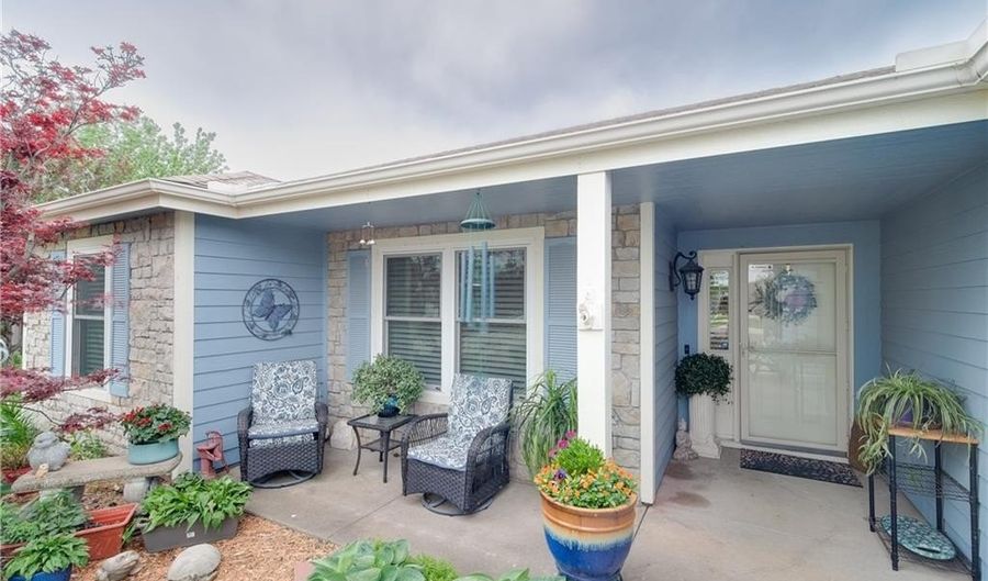 927 Jasara Cir, Baldwin City, KS 66006 - 3 Beds, 2 Bath