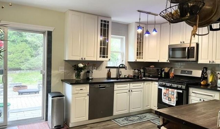 28 Westwood Dr, Bayville, NJ 08721 - 3 Beds, 3 Bath