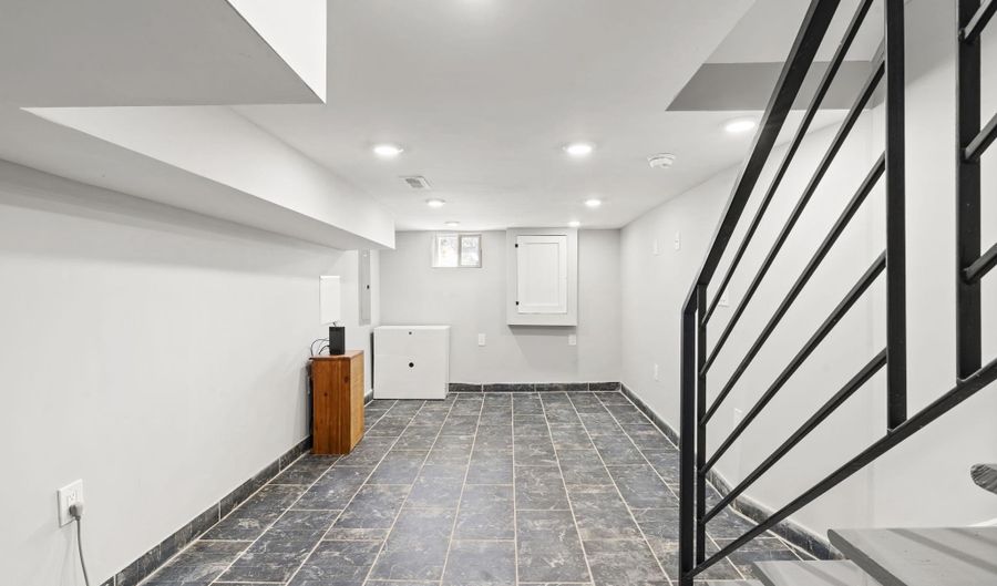 2504 N WATER St, Philadelphia, PA 19125 - 2 Beds, 2 Bath