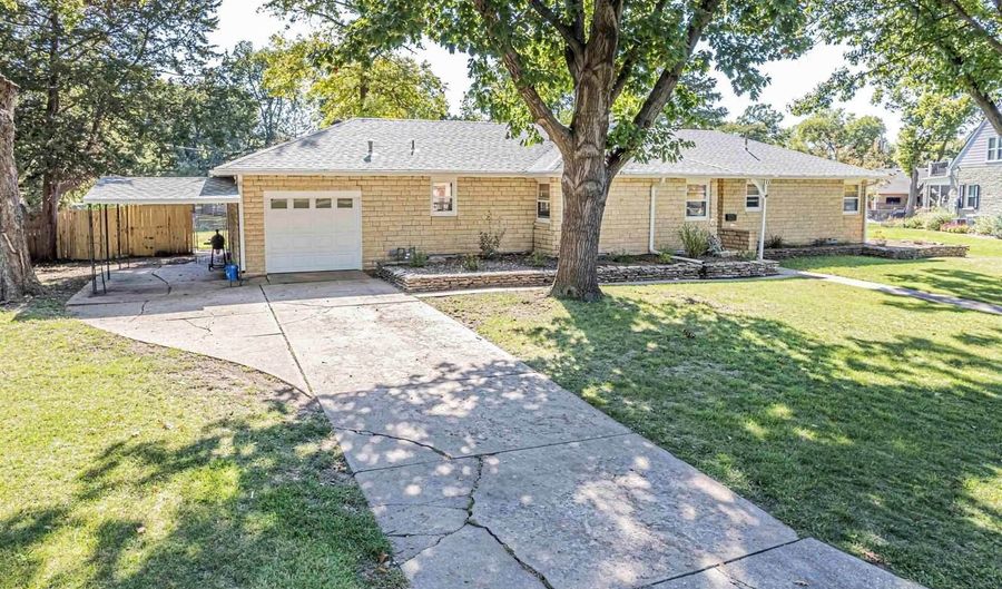 111 Moyne Dr, Abilene, KS 67410 - 4 Beds, 3 Bath