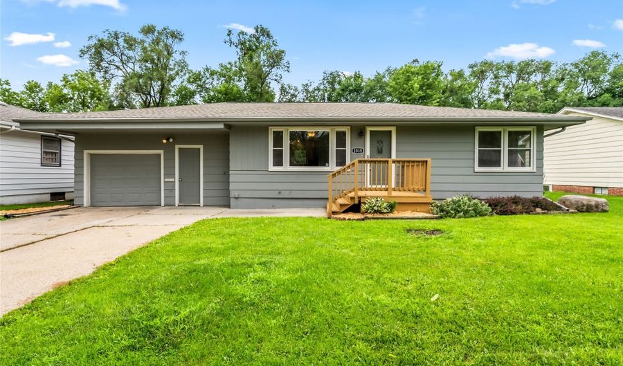 1515 Chance Ct, Adel, IA 50003 - 4 Beds, 2 Bath