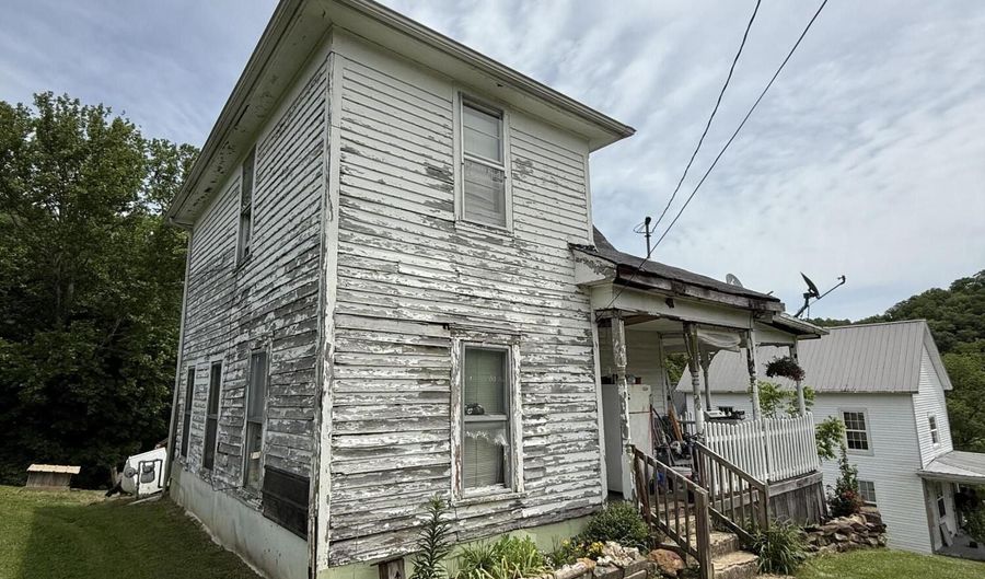 260 E Center St, Beattyville, KY 41311 - 3 Beds, 1 Bath