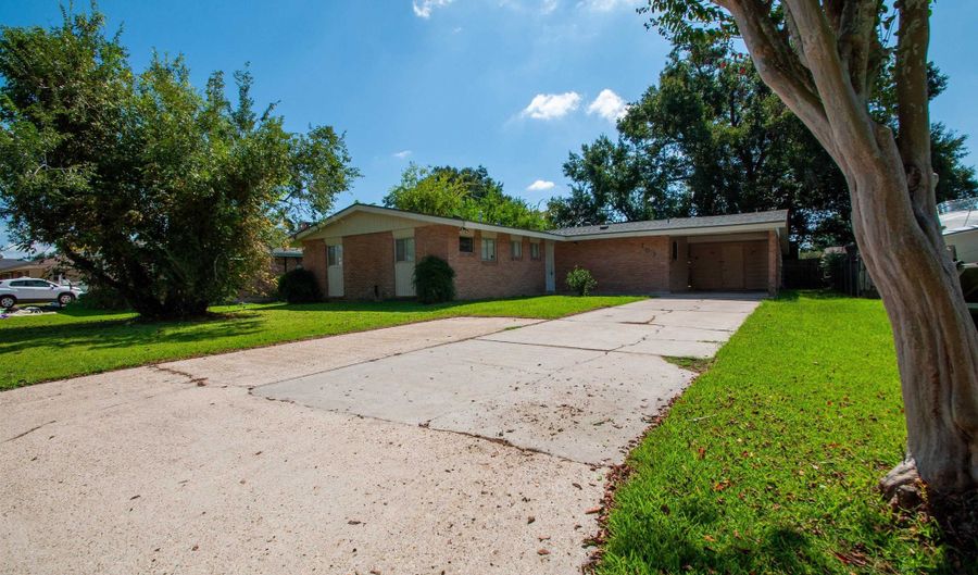 709 Roder St, Berwick, LA 70342 - 3 Beds, 2 Bath