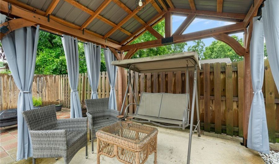 624 Locke St, Alma, AR 72921 - 3 Beds, 3 Bath