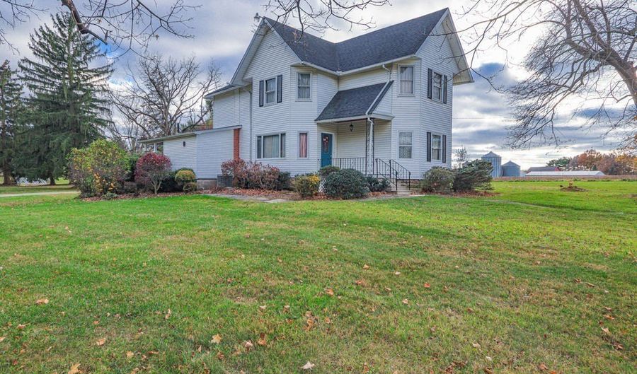 51883 Telegraph, Amherst, OH 44001 - 4 Beds, 2 Bath