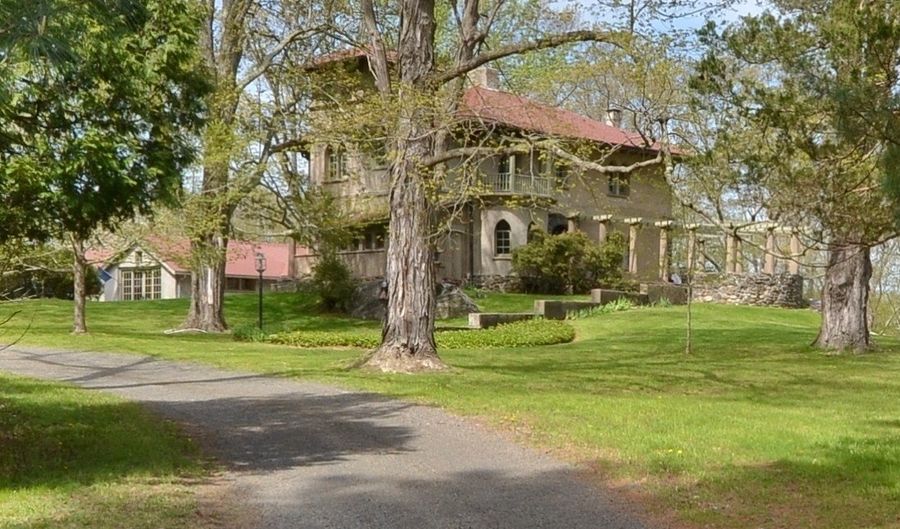 7 Old Depot Rd, Chester, CT 06412 - 4 Beds, 3 Bath