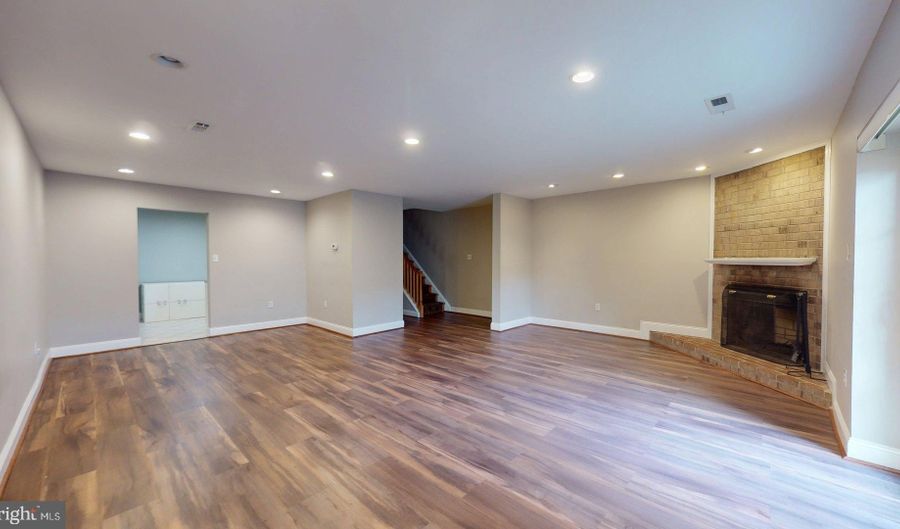 951 S ROLFE St 1, Arlington, VA 22204 - 3 Beds, 3 Bath