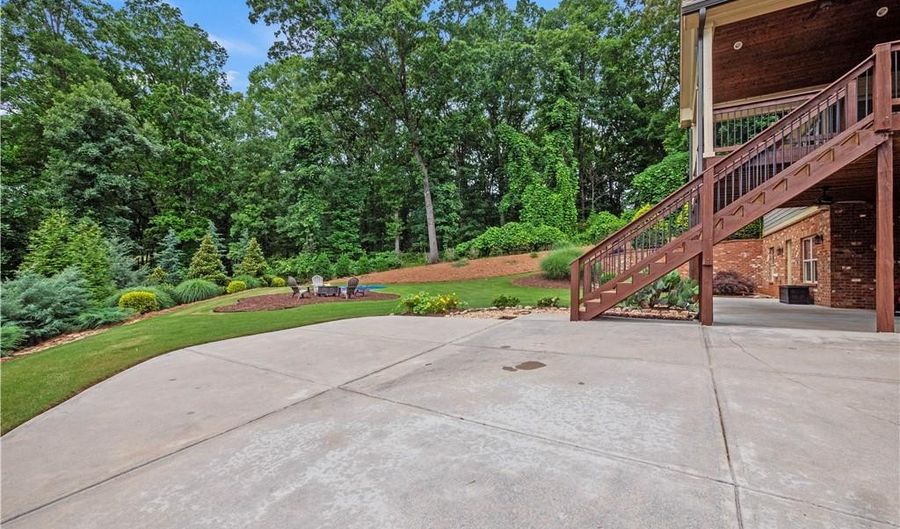 5340 Retreat Dr, Flowery Branch, GA 30542 - 4 Beds, 5 Bath