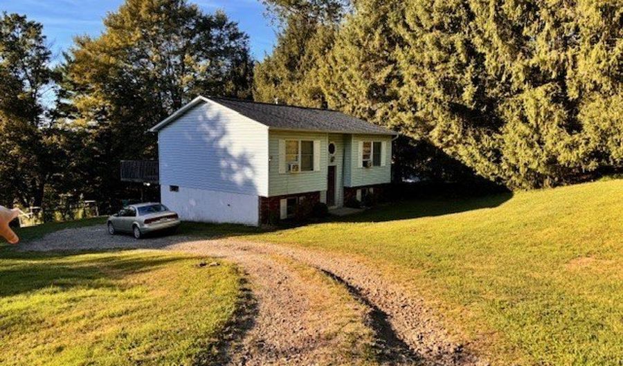50 Wanda Way, Allegheny Twp., PA 15656 - 3 Beds, 2 Bath