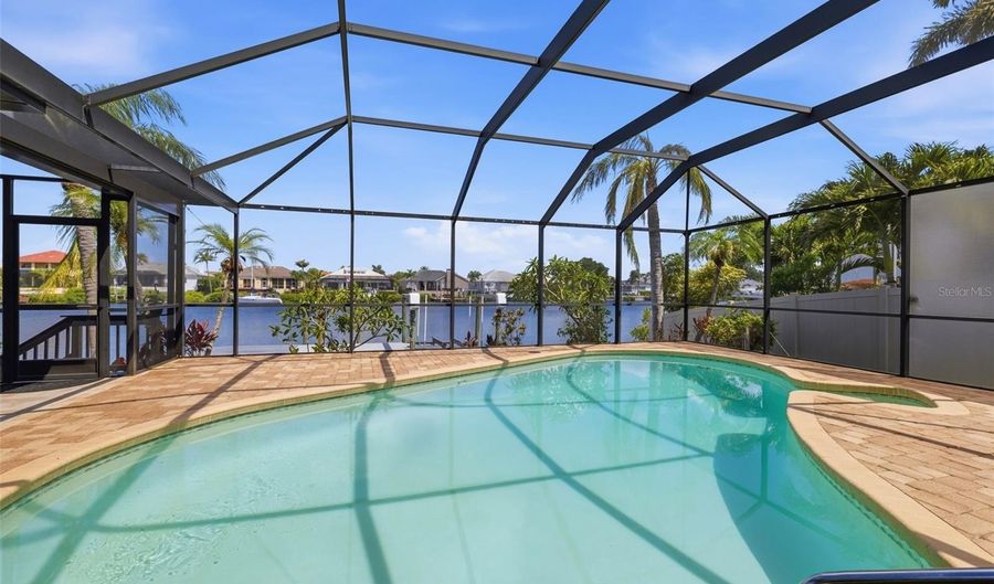 831 CHIPAWAY Dr, Apollo Beach, FL 33572 - 4 Beds, 2 Bath