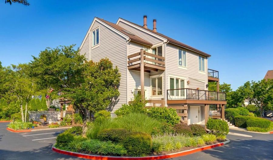 21 CHESAPEAKE Lndg, Annapolis, MD 21403 - 4 Beds, 4 Bath
