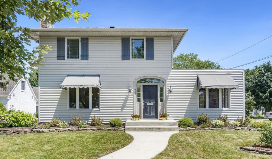 902 Midway Dr, Auburn, IN 46706 - 3 Beds, 2 Bath