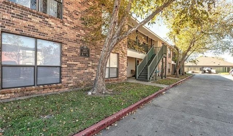 1826 S BRIGHTSIDE VIEW Dr E, Baton Rouge, LA 70820 - 2 Beds, 2 Bath
