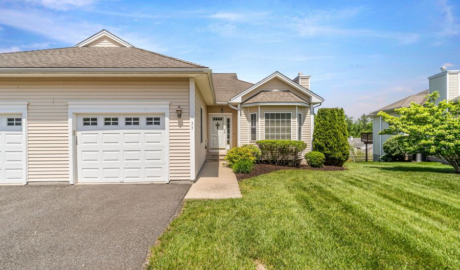 37 September Ln 37, Beacon Falls, CT 06403 - 2 Beds, 3 Bath