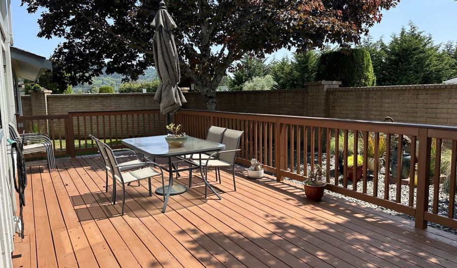 801 BROOKHAVEN Dr A, Brookings, OR 97415 - 2 Beds, 2 Bath