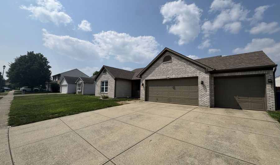 9936 Nightsong Ln, Avon, IN 46123 - 3 Beds, 2 Bath