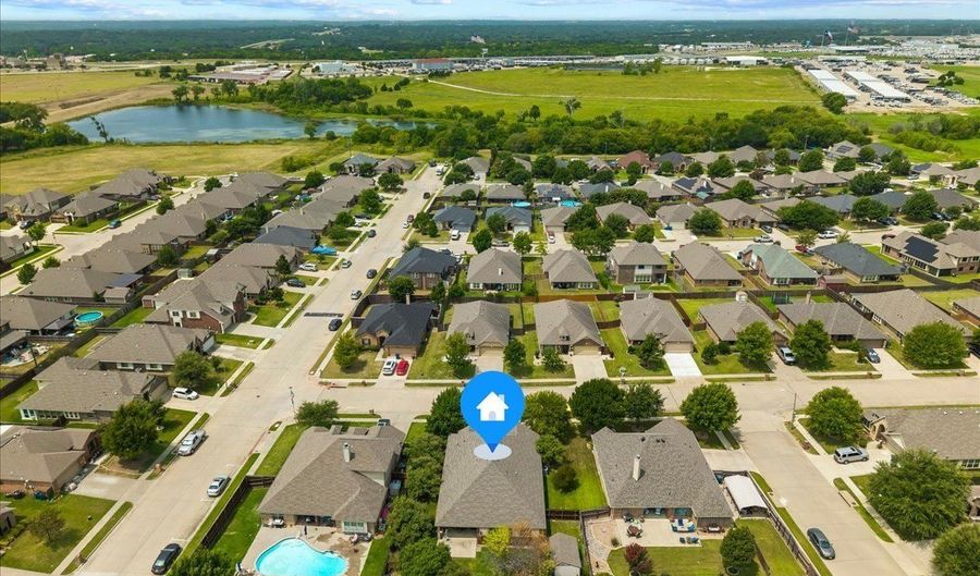 102 Briarstone Dr, Alvarado, TX 76009 - 3 Beds, 2 Bath