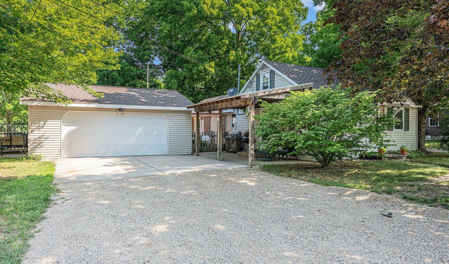 104 Tamarack St, Allegan, MI 49010 - 2 Beds, 1 Bath