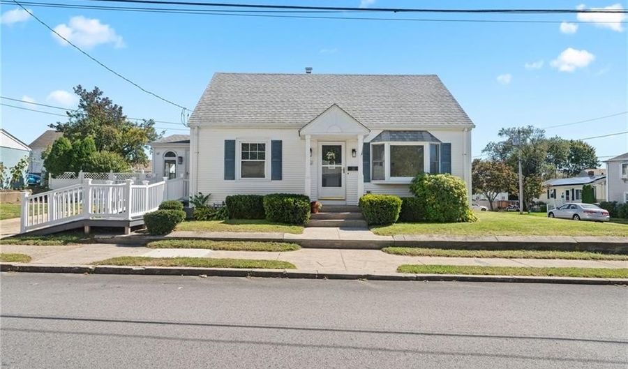 136 Frankfort St, Cranston, RI 02910 - 3 Beds, 1 Bath