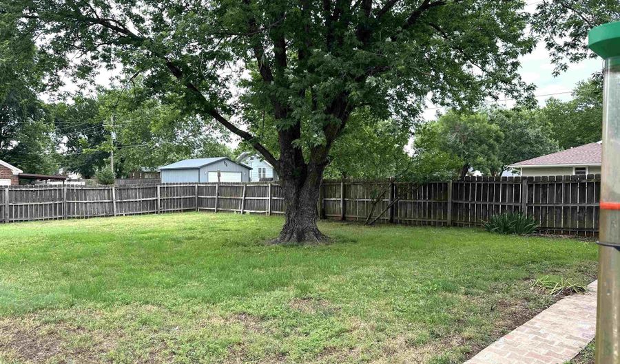 725 N Anthony Ave, Anthony, KS 67003 - 4 Beds, 3 Bath